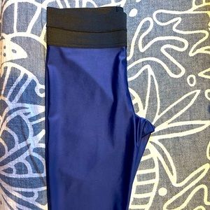 GUESS Metallic blue leggings. Wide/Black waistband - Small